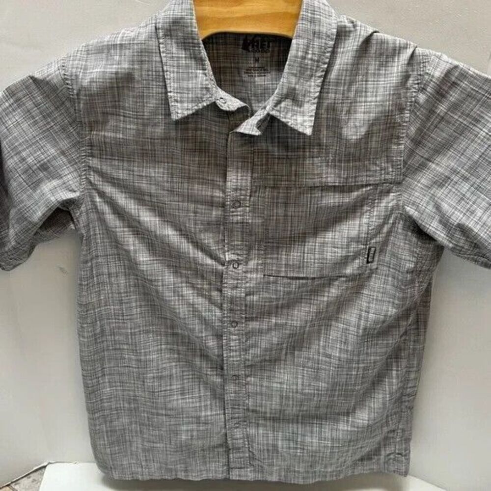 REI Pearl Snap Polyester Nylon Short Sleeved Gray Shirt Size Medium